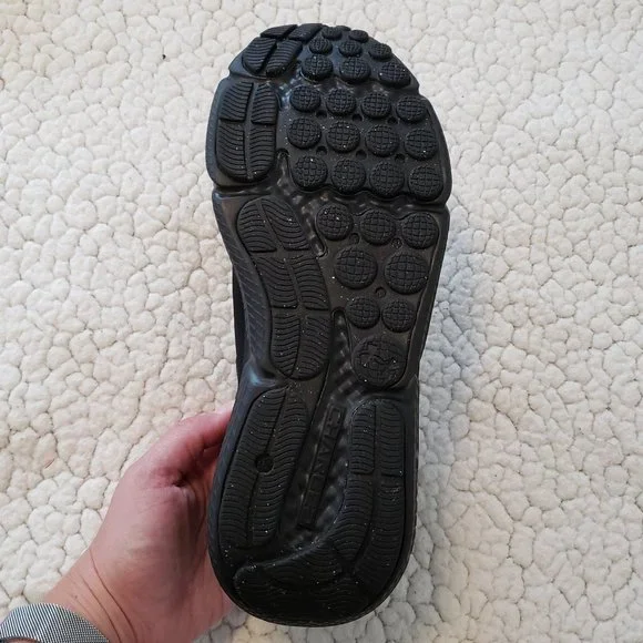 NEW Under Armour Charged Assert 10 3026175-004 Men's Black Size 8.5 Shoes - Picture 3 of 8